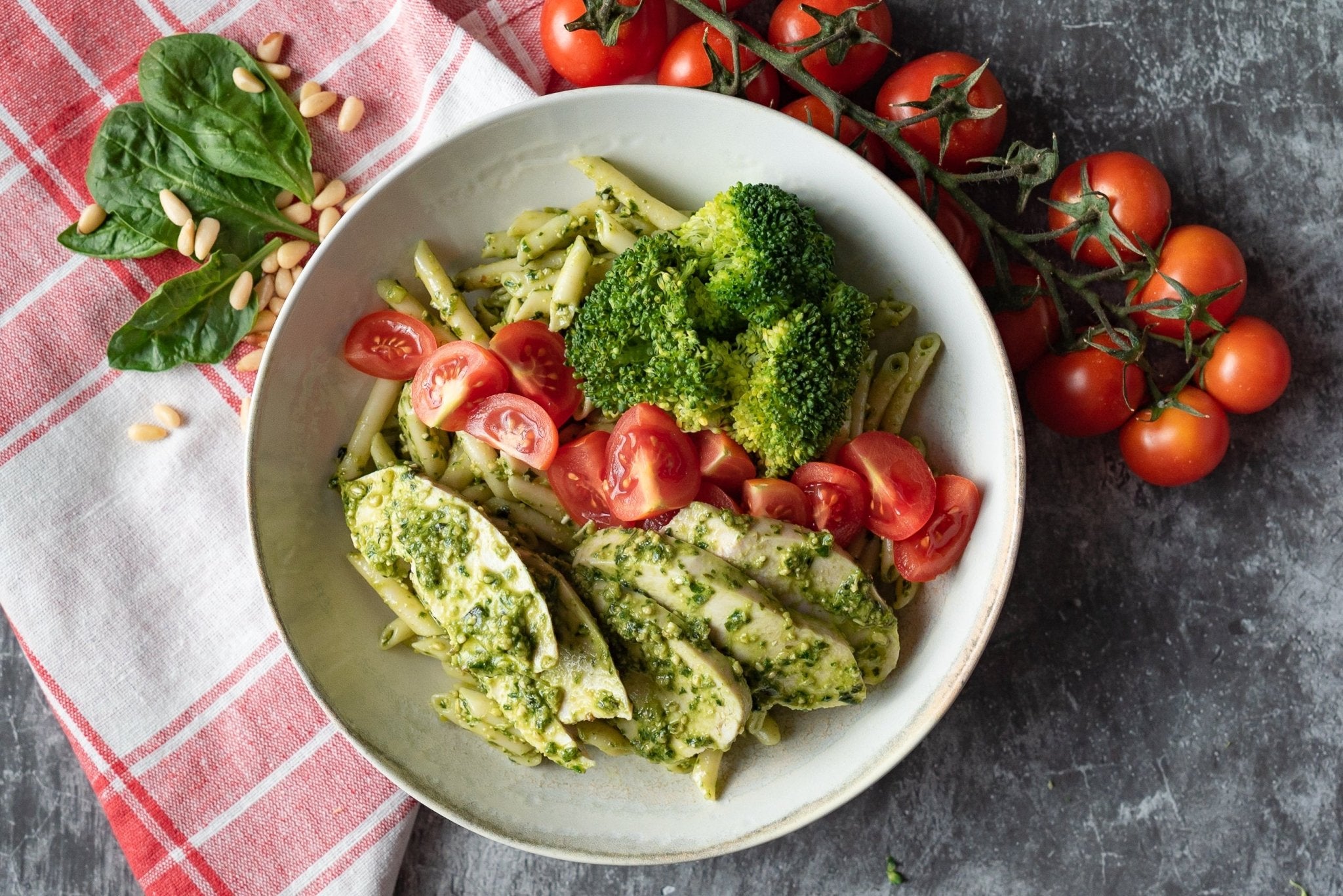 Pesto Chicken Pasta - Phosh Food